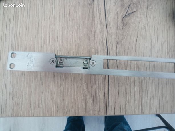 Gache electrique 12 vcc a rupture neuf