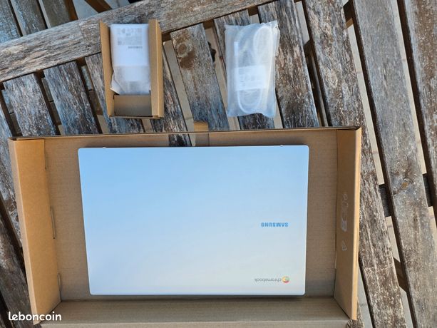 Galaxy Chromebook Go