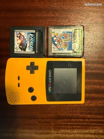 Game boy color jaune et 2 jeux