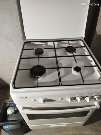Gazinière gaz bouteille+four à gaz +sa bouteille avec sa tendeur