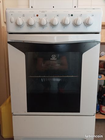 Gazinière 3 feux + 1 plaque électrique