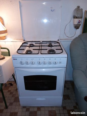 Gaziniere 4 brûleur et four à gaz