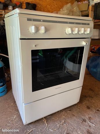 Gaziniere 4 feux + four gaz