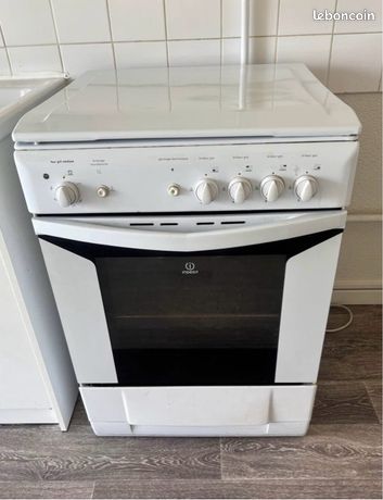 Gaziniere à gaz indesit