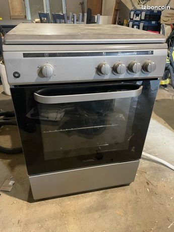 Gaziniere à gaz très récente