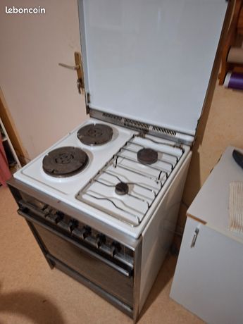 Gaziniere de dietrich 2 feux 2 plaques 1 four