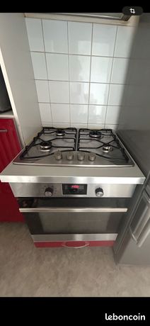 Gaziniere four et hotte