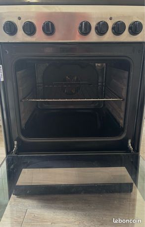 Gazinière Indesit avec four chaleur tournante + plaques à induction