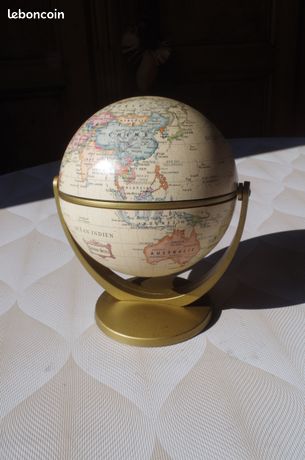 Globe terrestre. 9,5 cm diamètre. Décoration, bureau