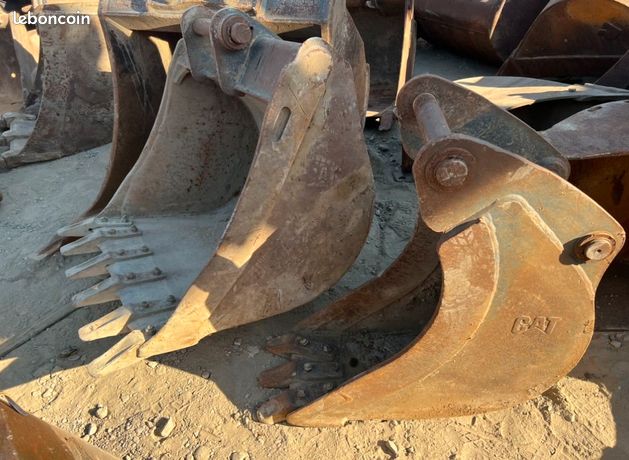 Godet attache caterpillar