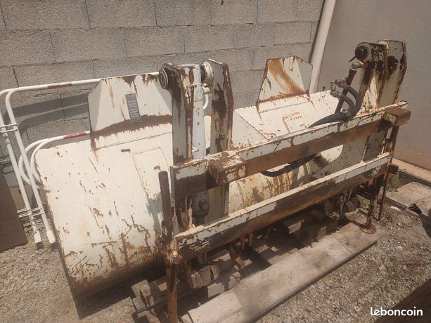 Godet Manitou 2 mètres à double vérins