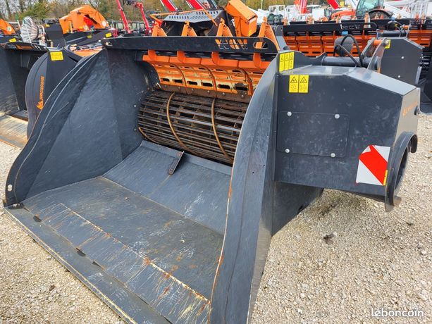 Godet nettoyeur hacheur distributeur de pomme de