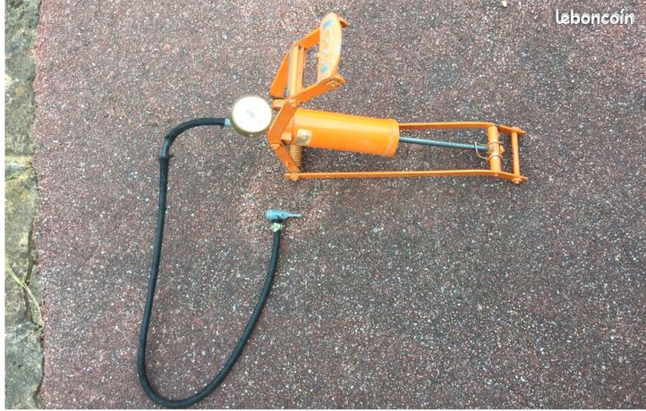 Gonfleur à pied pompe mamuelle