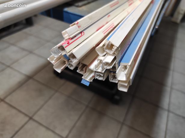 Goulottes électriques autocollantes Legrand