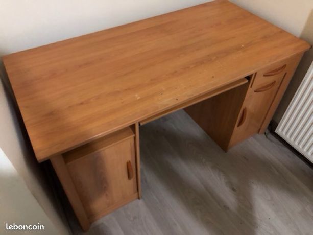 Grand bureau en bois marron clair