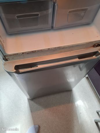 Grand frigo gris indesit