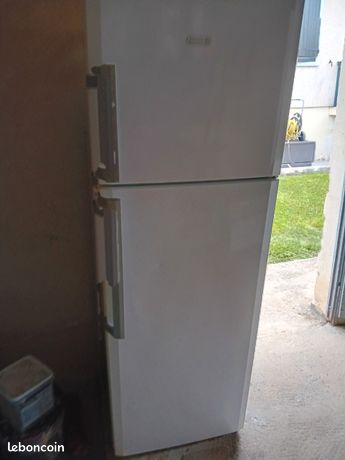 Grand frigo très bon état général