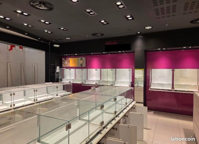 Grand meubles et vitrines de bijouterie / magasin