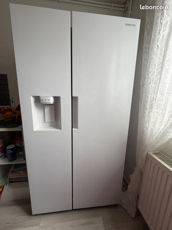 Grand réfrigérateur américain