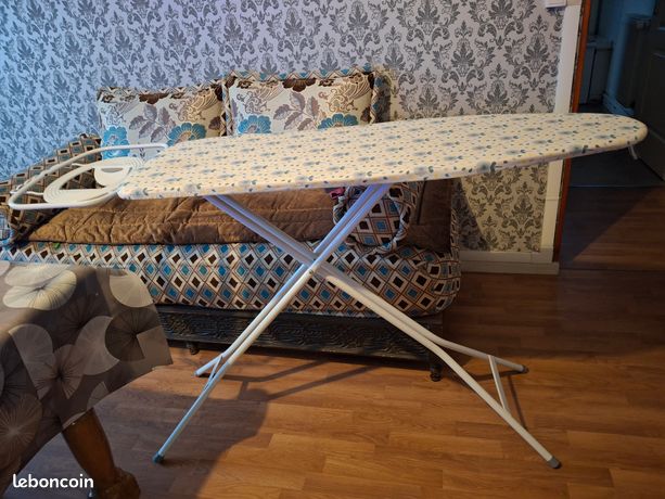 Grand table pour repasser