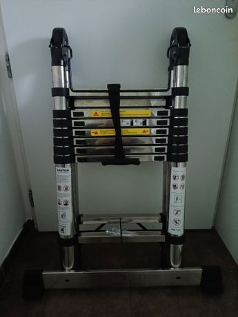 Grande escabeau télescopique neuf jusqu'à 2.5 m et possible de mettre en échelle de 5 m occasionnellement 2.5 m maxi de hauteur