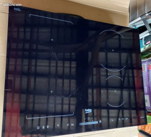 Grande plaque de cuisson induction Beko à réparer ou