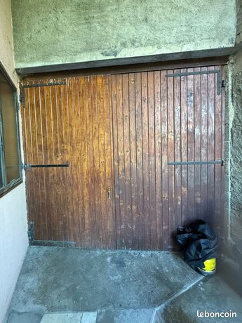 Grande porte en bois