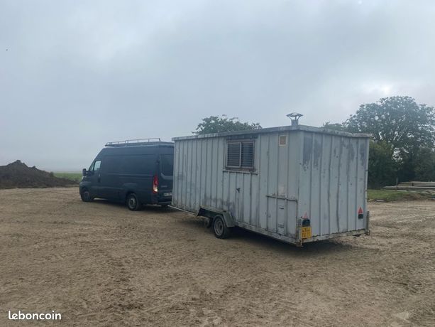 Grande remorque roulotte cabane de chantier