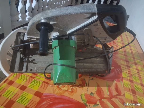 Grande scie électrique