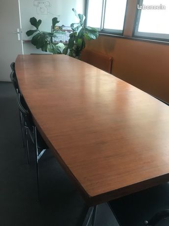 Grande table de réunion
