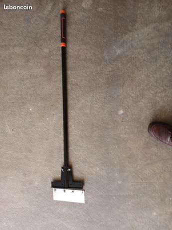 Grattoir de sol décolle moquette