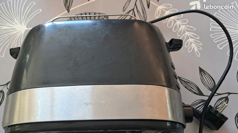 Grille-pain Signature — chauffe encore  À réparer ou pour pièces