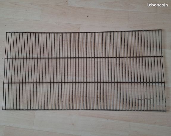 Grille en métal long. 59cm larg. 29cm