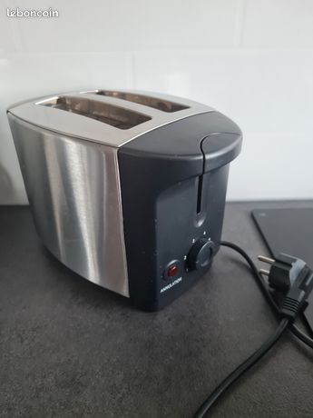 Grille pain Il en mains propres