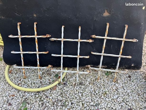Grilles en fer forgé de lucarne