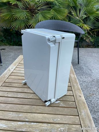 Gros boîtier électrique étanche