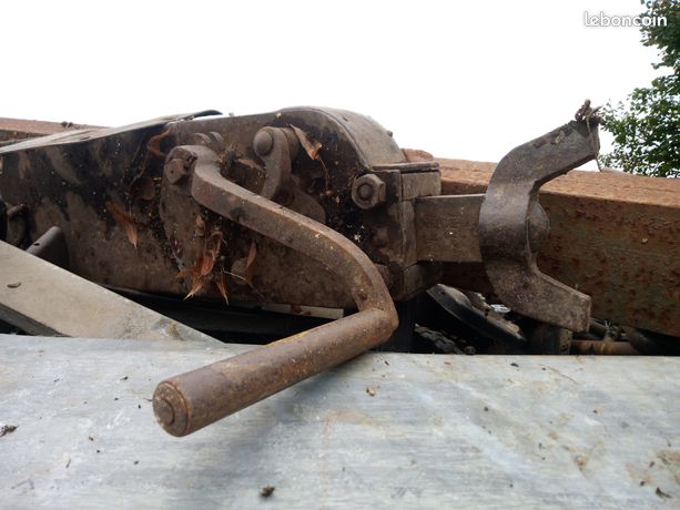 GROS CRIC de BATTEUSE ou FORESTIER