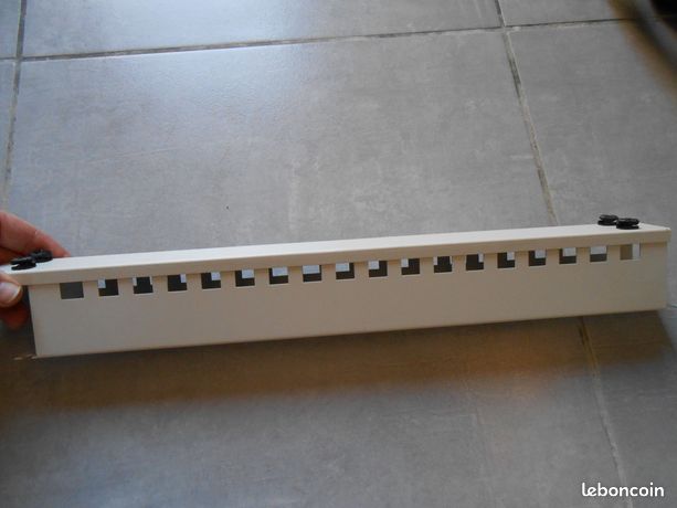 Guide passe câble Ethernet baie 19 pouces