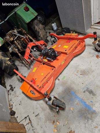 Gyrobroyeur plateau 3 lames