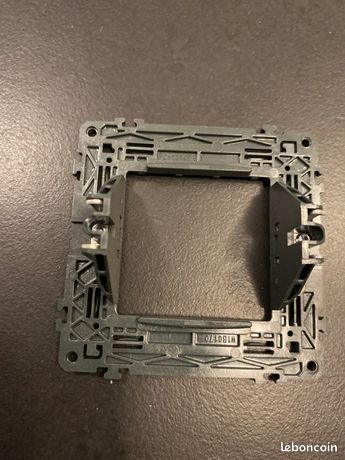 Hager WXA450G Support 2M à griffes