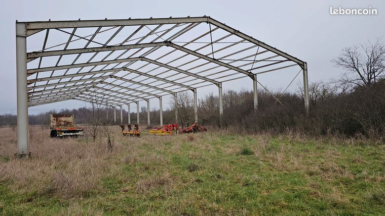Hangar métallique 60 X 21 POTEAUX IPE 400 ARBALETIERS IPE 330 PANNES IPE 120