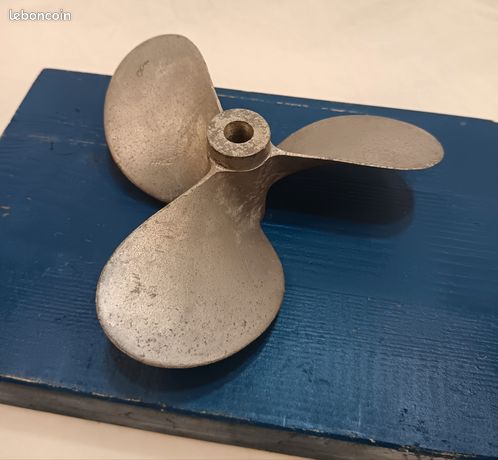 Hélice tripale ancienne