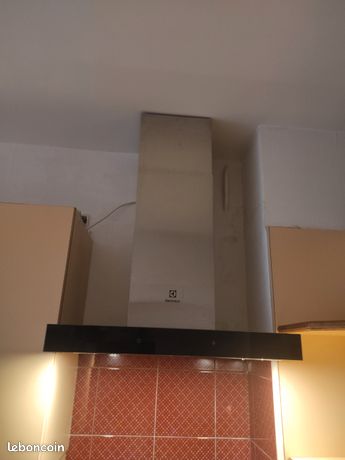 Hotte décorative murale Electrolux très puissante