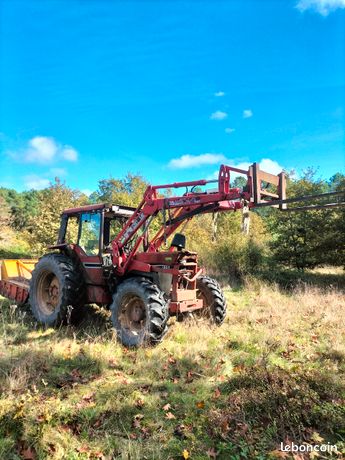 IH 1055 avec chargeur frontal et gyrobroyeur forestier gyrax