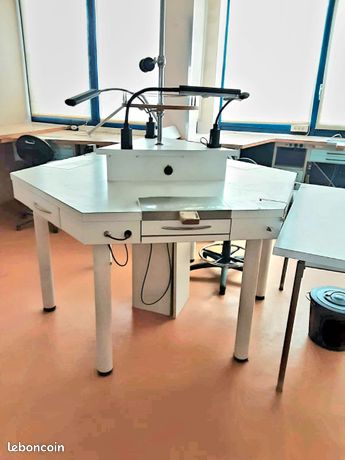 Îlot central 3 places pour prothèse ou bijouterie