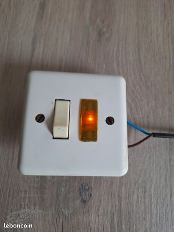 Interrupteur à voyant legrand