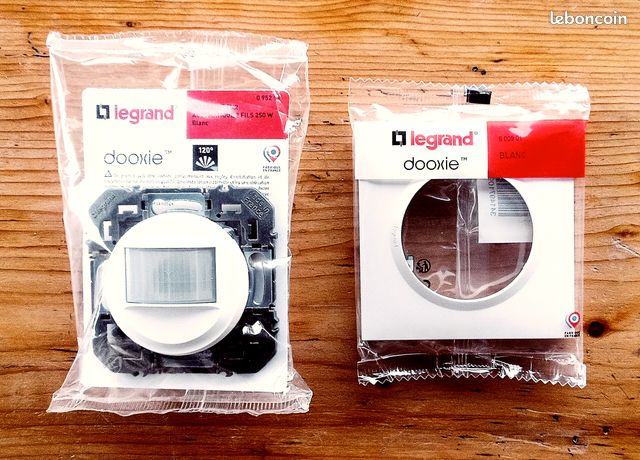 Interrupteur automatique détecteur de mouvements LEGRAND Dooxie
