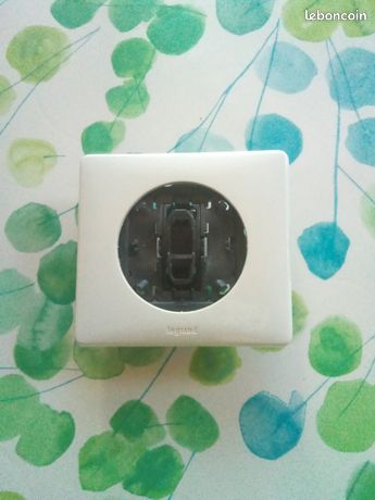 Interrupteur bouton poussoir va- et- vient avec plaque de recouvrement Legrand Celiane