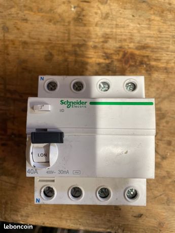 Interrupteur différentiel triphasé