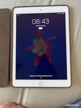 IPad Air 2 - 64 Go - Gris sidéral + housse Apple officielle